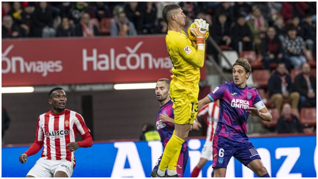  Lance de juego del Sporting-Leganés en el Molinón (foto: LALIGA).