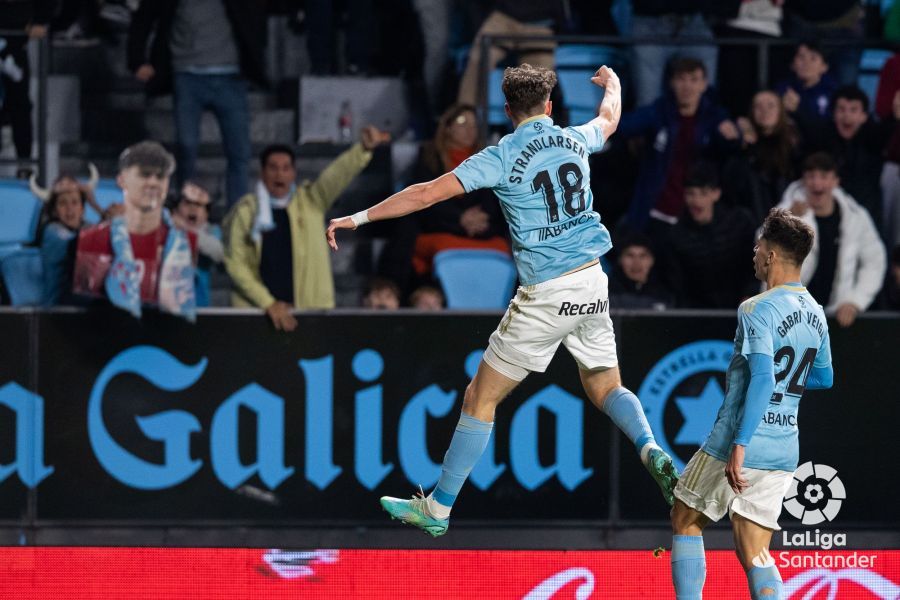  Jörgen Strand-Larsen celebra su gol al Villarreal.