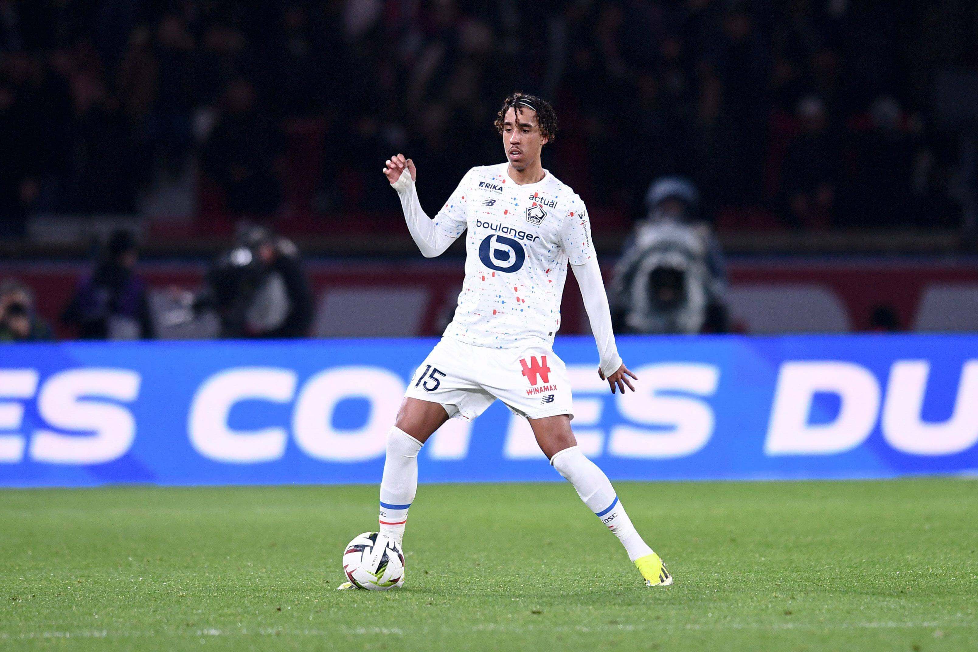  Leny Yoro, en un partido con el Lille.