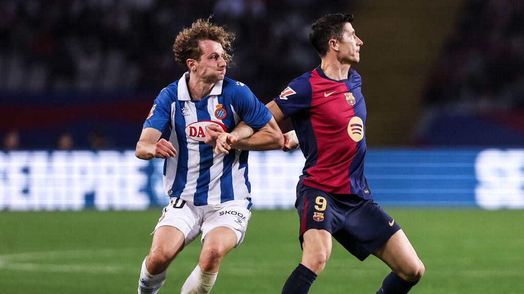 Lewandowski y Kral en el Barcelona - Espanyol (Fuente: Europa Press)