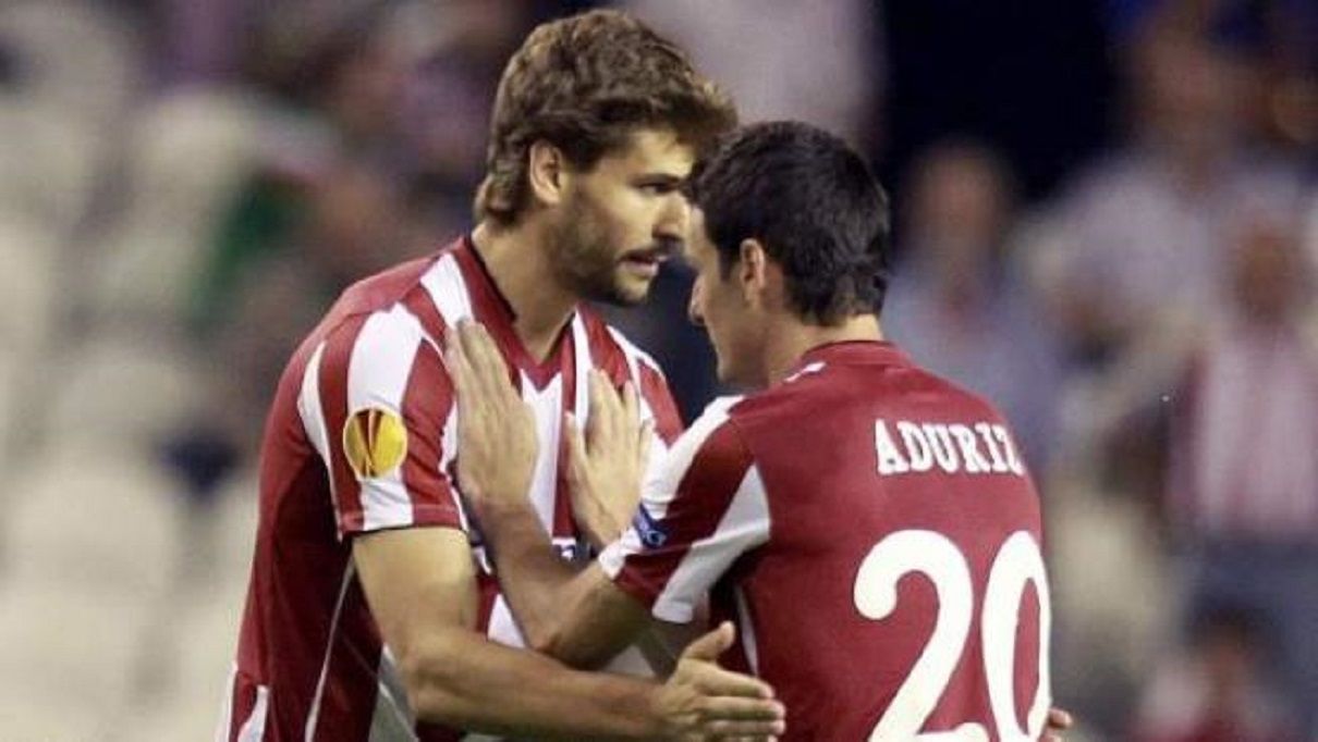 Fernando LLorente, entrando en sustitución de Aritz Aduriz en un partido de Europa League.