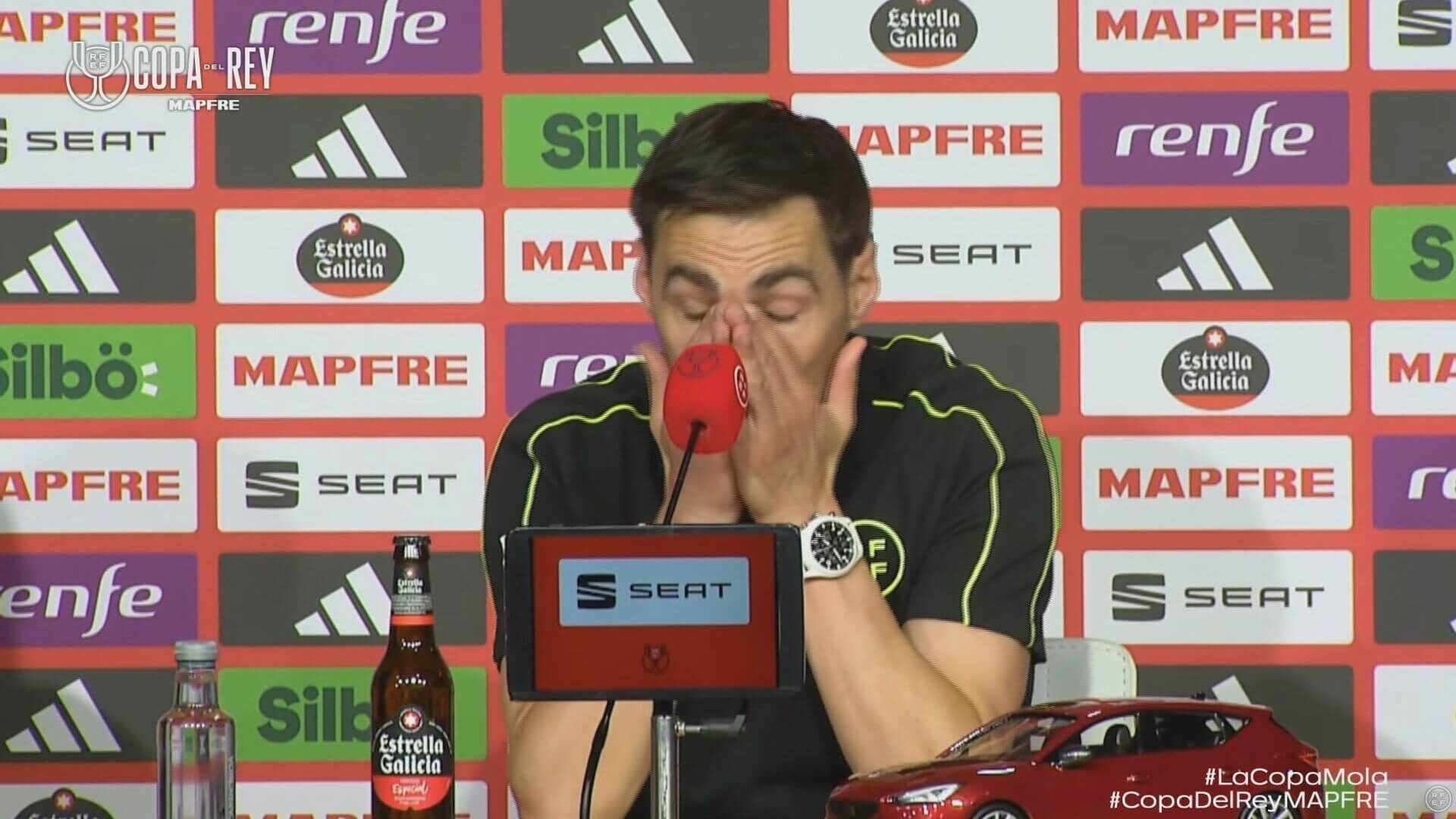 Ricardo de Burgos Bengoetxea rompe a llorar antes de pitar la final de Copa