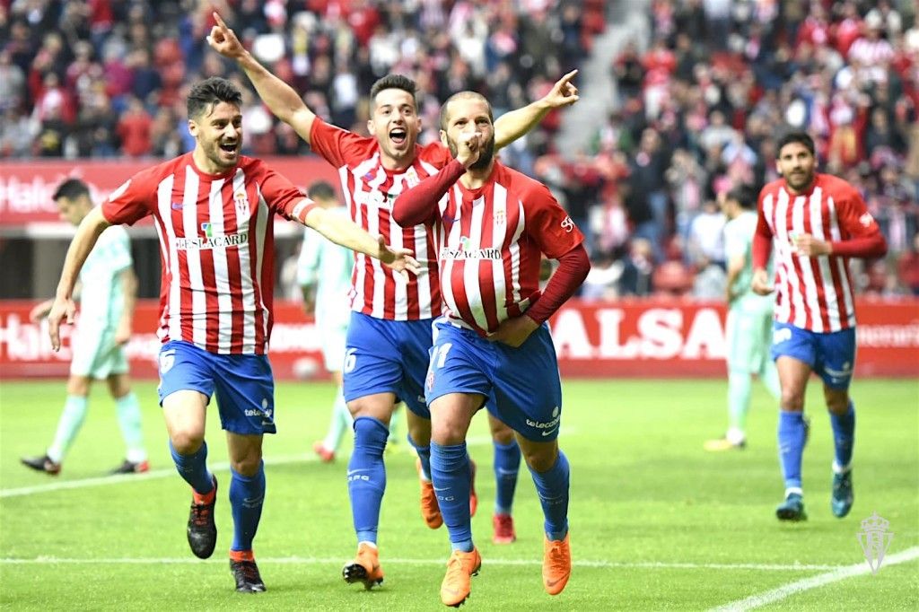  Alberto Lora celebra un gol durante su etapa como jugador del Sporting