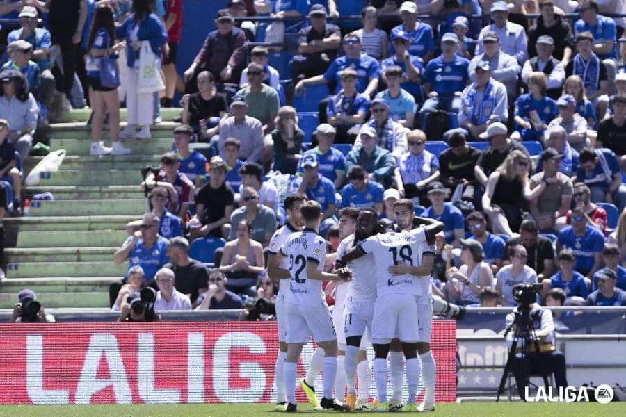  Los jugadores de la Real celebran el gol de Barrenetxea al Getafe.