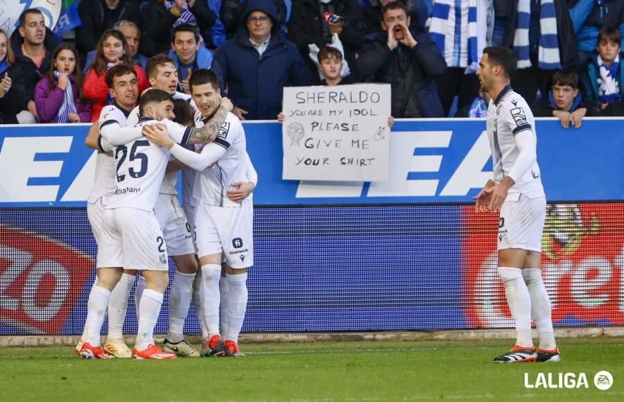  Los jugadores de la Real Sociedad celebran el gol de Pacheco en Mendizorroza.