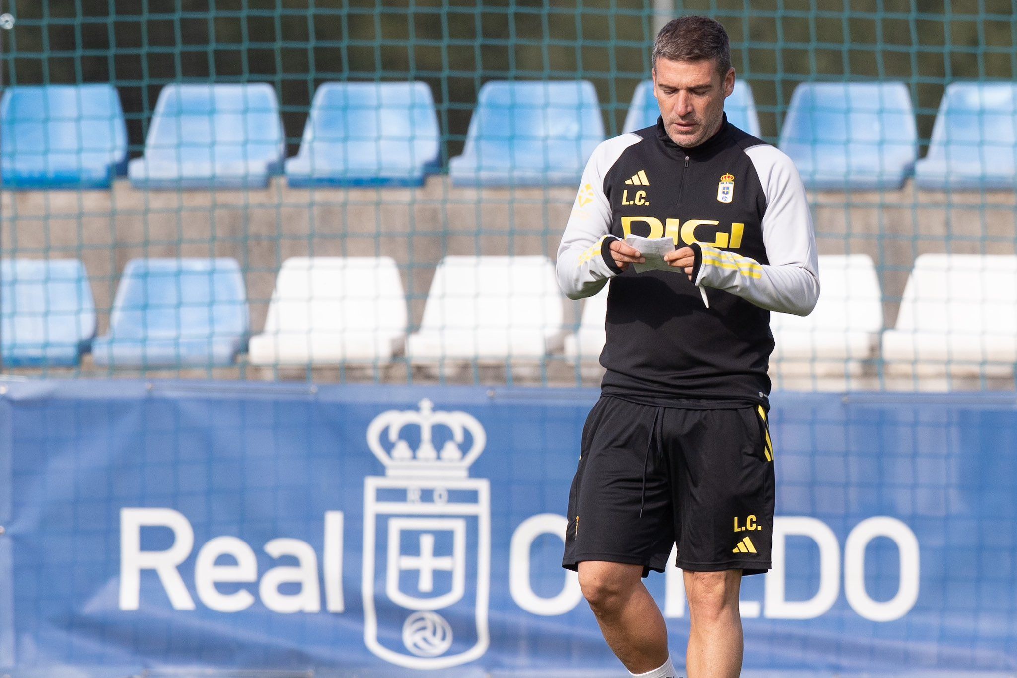 Luis Carrión, durante un entrenamiento del Real Oviedo.