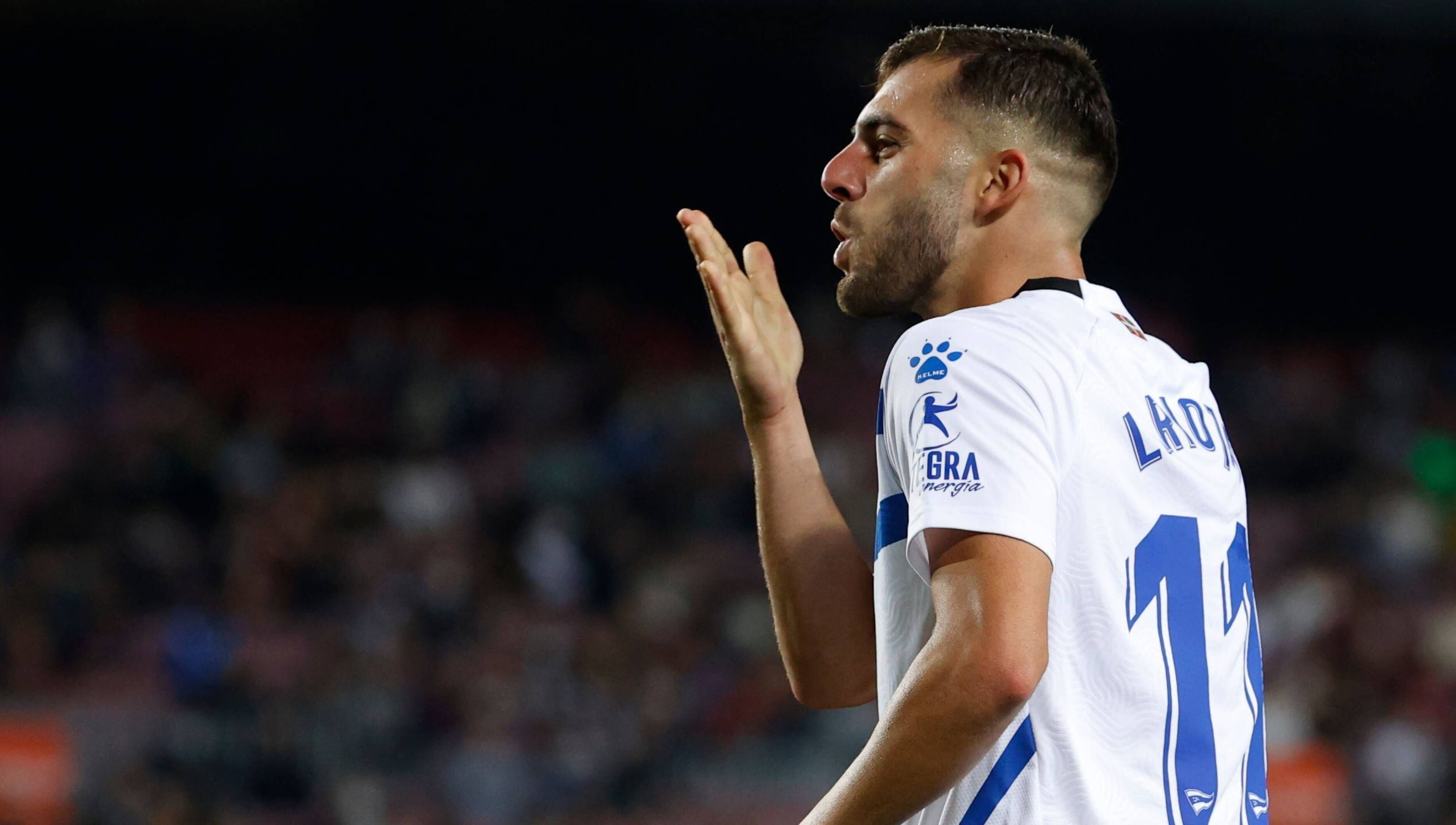  Luis Rioja celebra un gol con el Alavés.