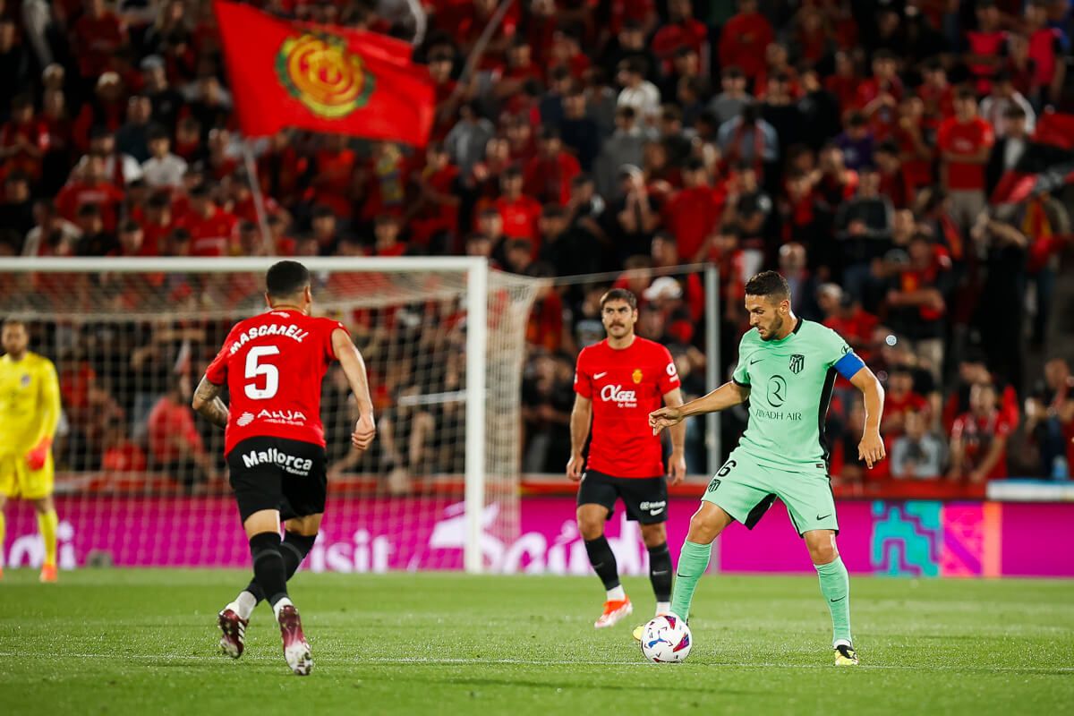  Koke controla el balón en el Mallorca-Atlético.