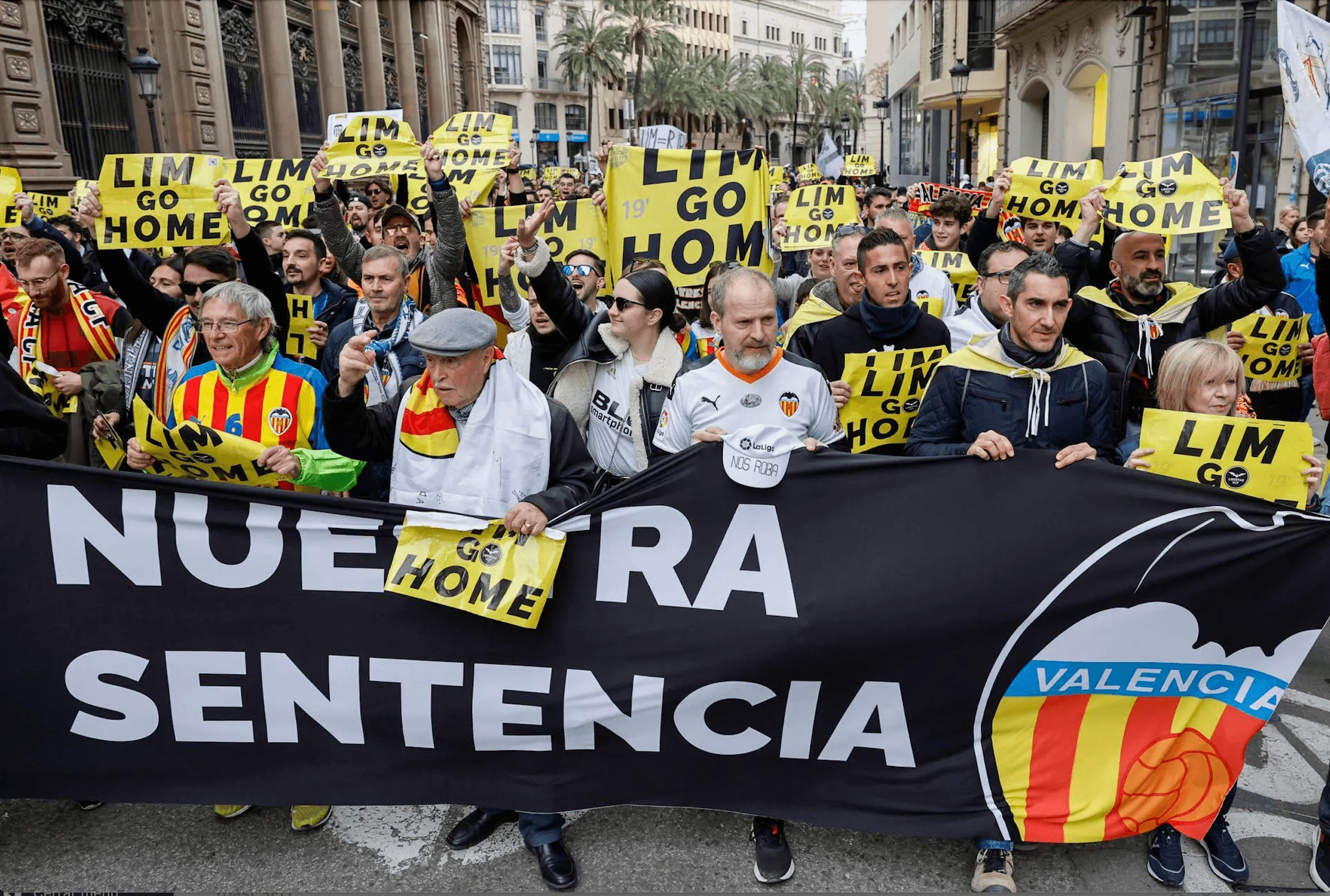 Manifestación contra Peter Lim