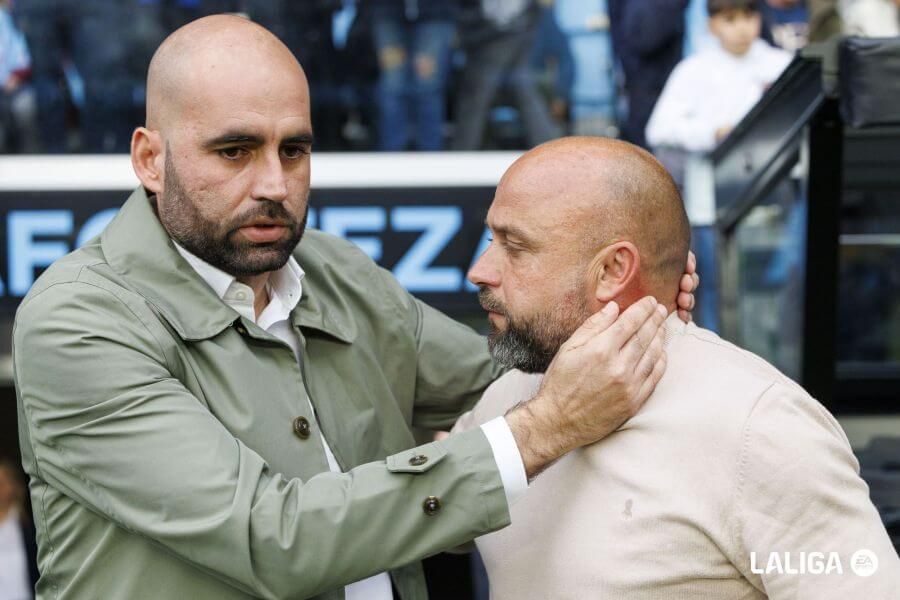  Manolo González y Claudio Giráldez se saludan antes del Celta-Espanyol.