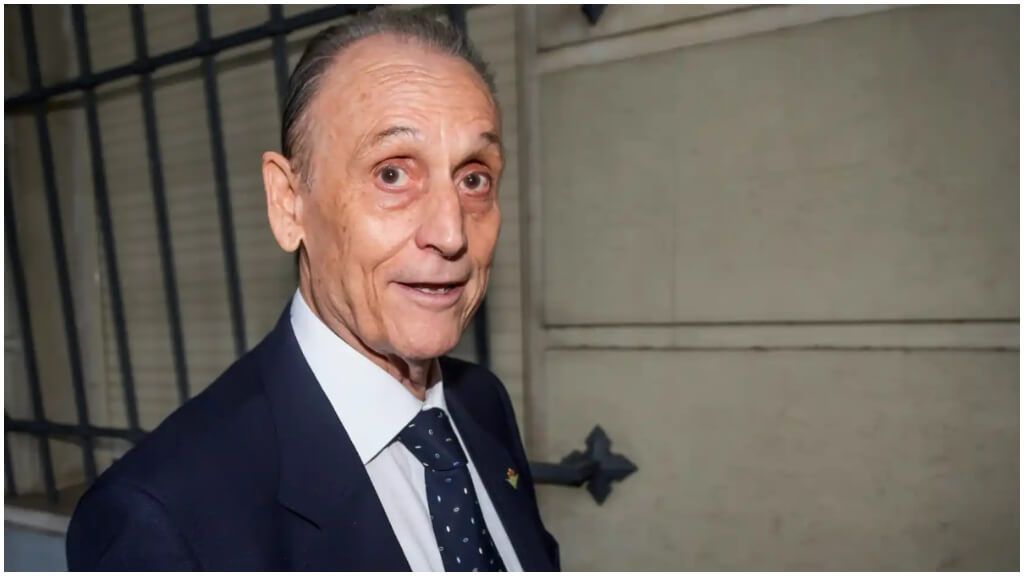  Manuel Ruiz de Lopera tuvo siempre a su lado a su mujer Isabel López Pérez.