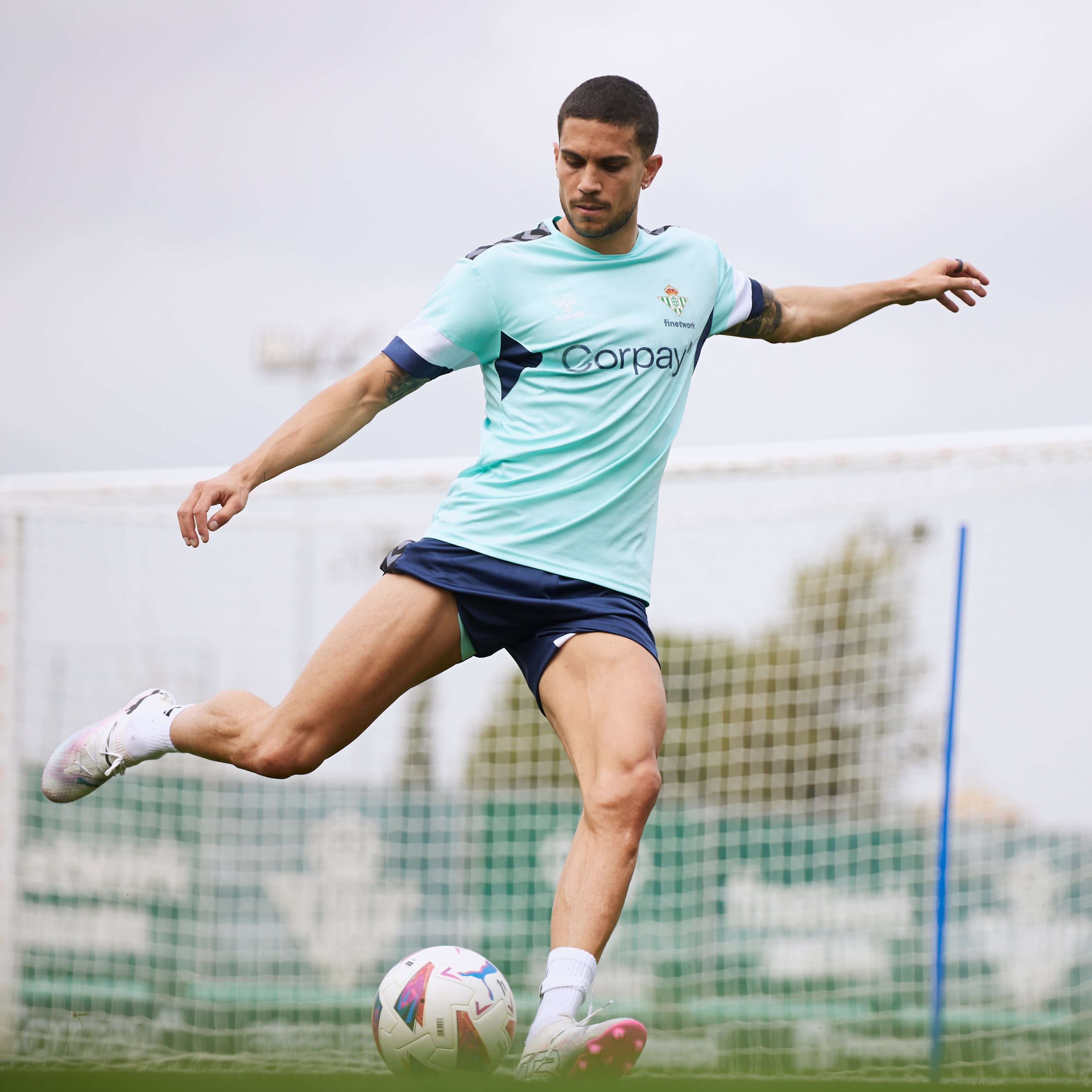 Marc Bartra, haciendo trabajo de campo