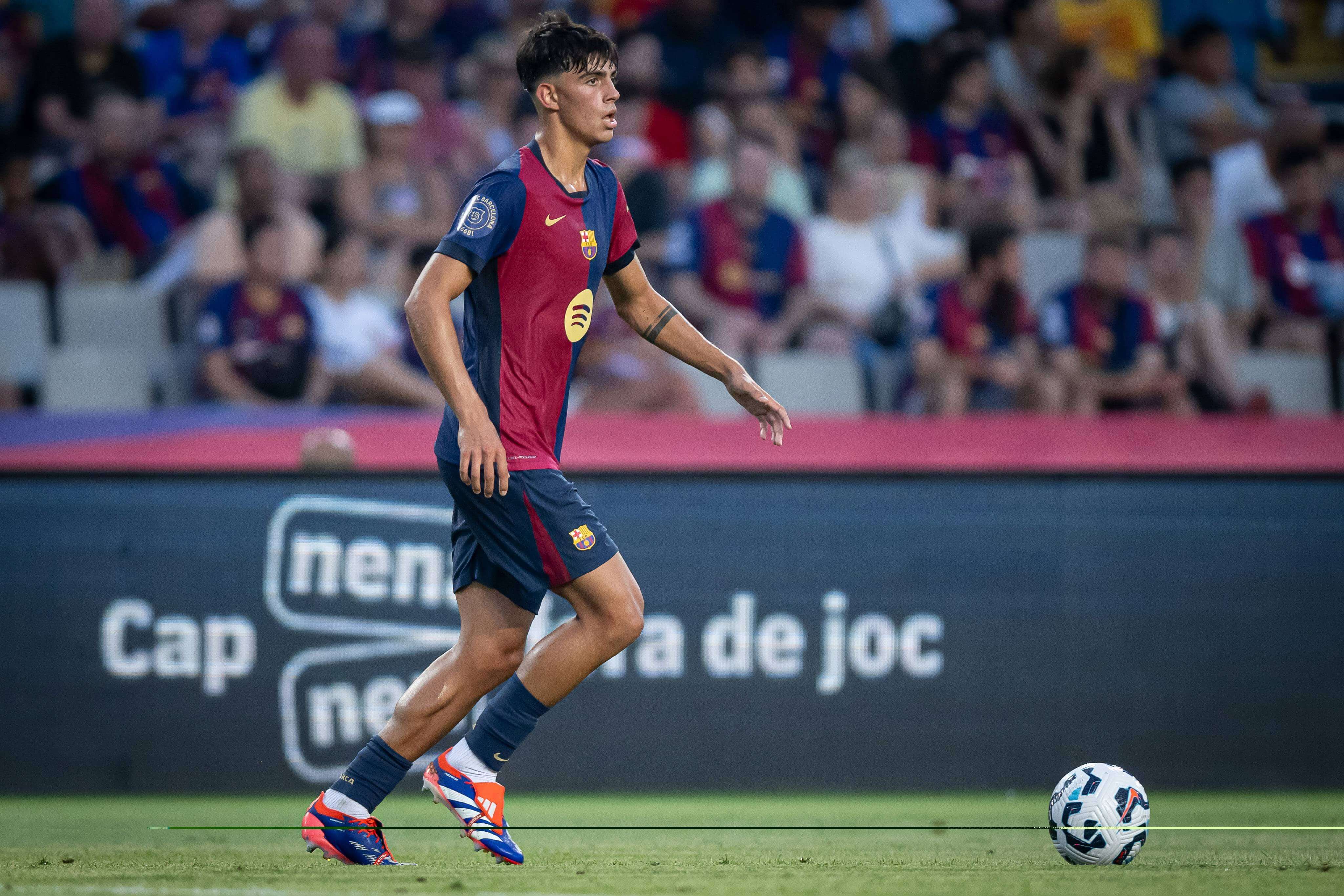 Marc Bernal, en un partido con el Barcelona.