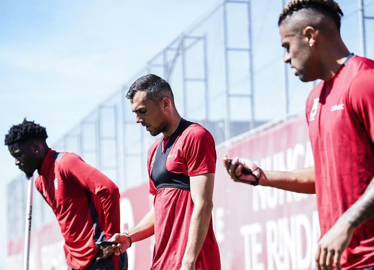 Agoumé, Joan Jordán y Mariano, entrenando este martes.