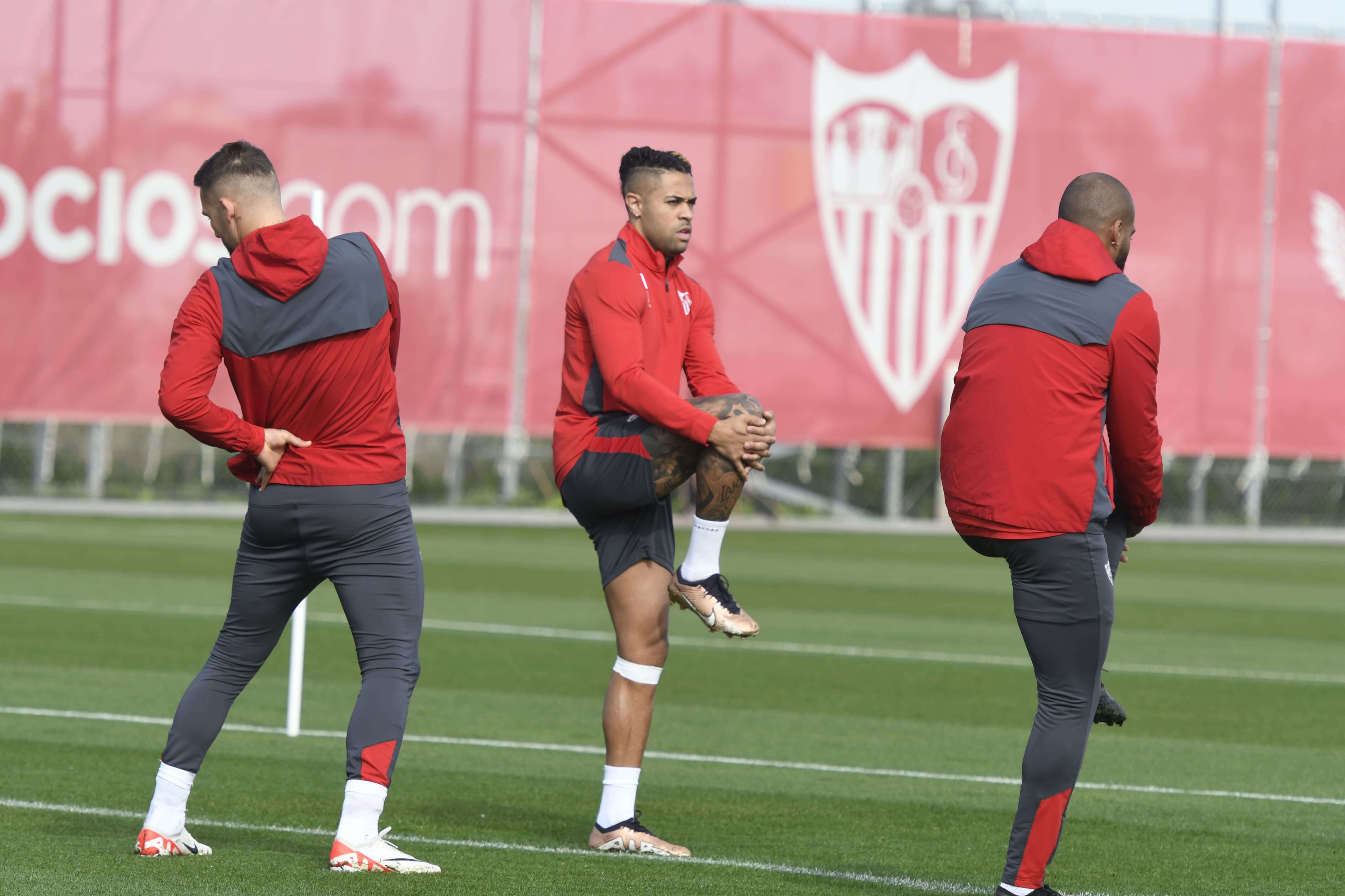 Mariano también entrenó con vendaje