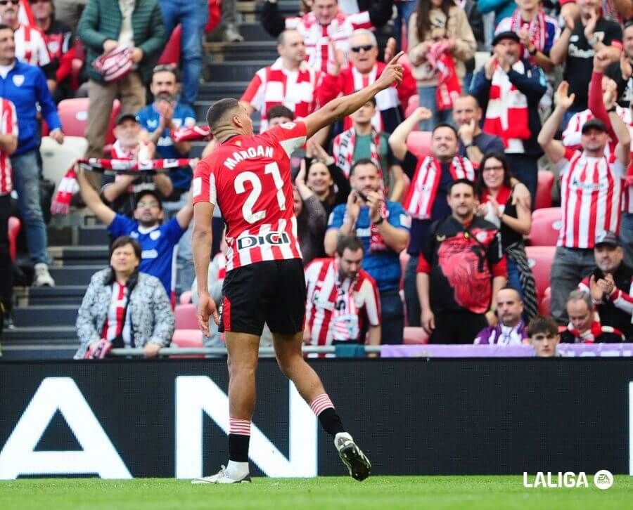 Maroan celebra su gol al Real Valladolid en San Mamés.