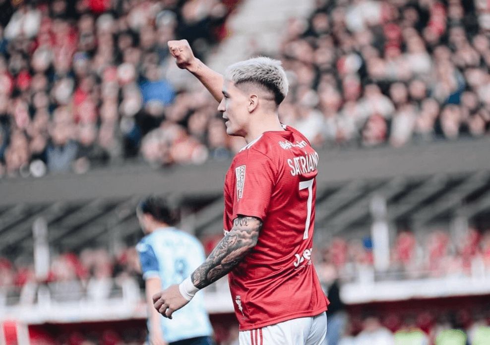  Martín Satriano, con el Brest.