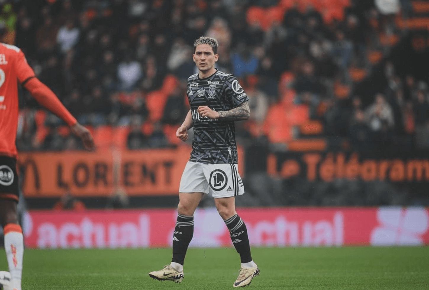  Martín Satriano, con el Brest.