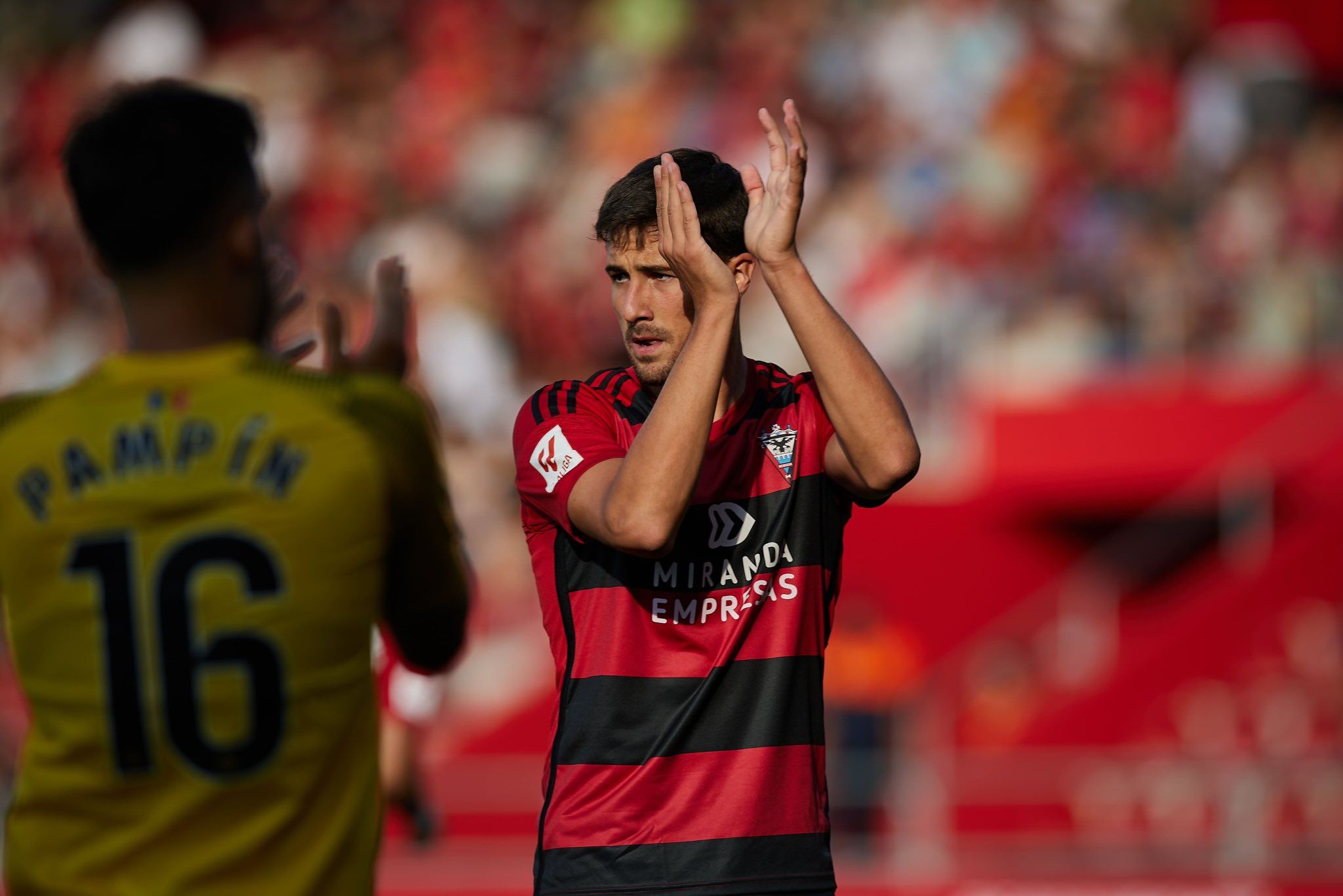 El debut de Javi Martón, cedido por el Athletic Club, con el CD Mirandés.