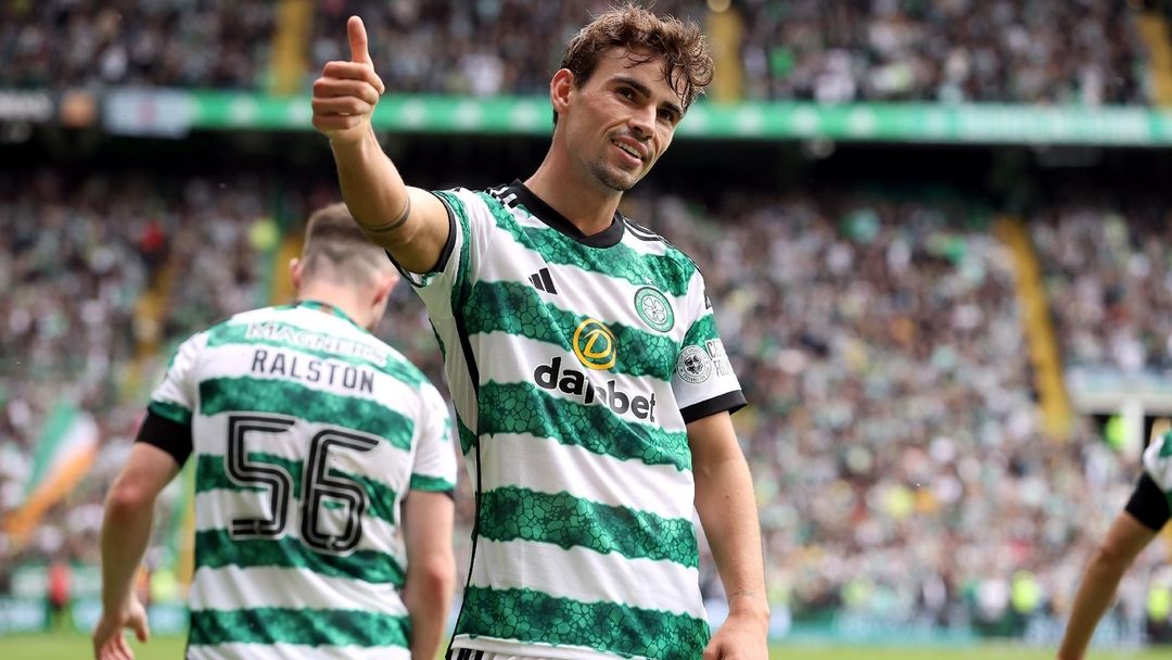 Matt O'Riley, en un partido con el Celtic.