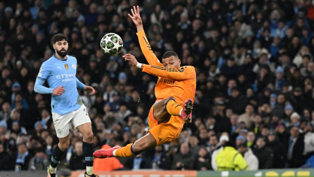 Kylian Mbappé marcando un gol contra el Manchester City (Fuente: Cordon Press)