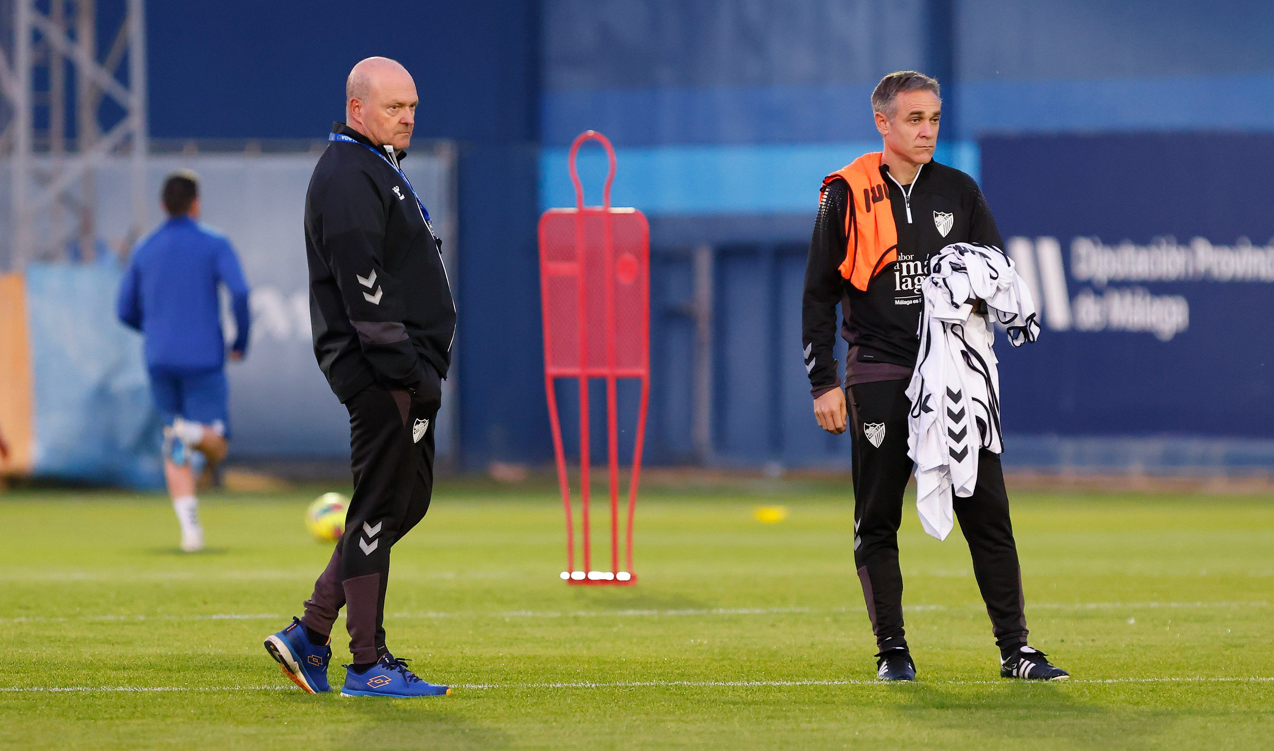Pepe Mel y Nacho Pérez, en un entrenamiento del Málaga.