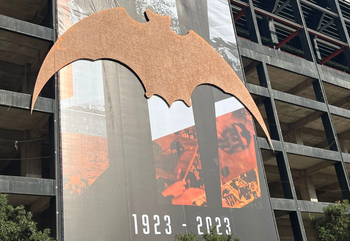  Mestalla muda la piel para celebrar su centenario