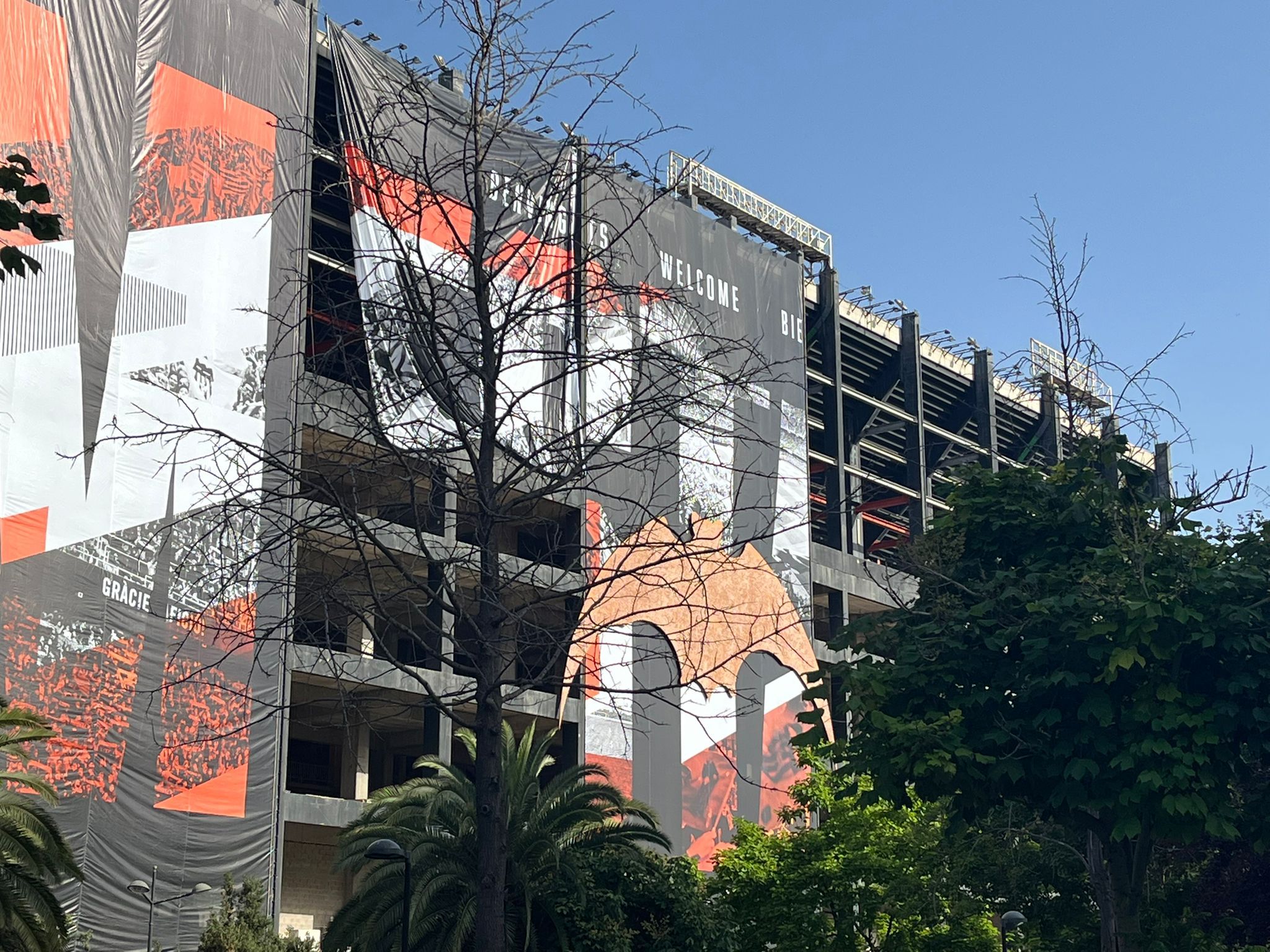  Mestalla muda la piel para celebrar su centenario
