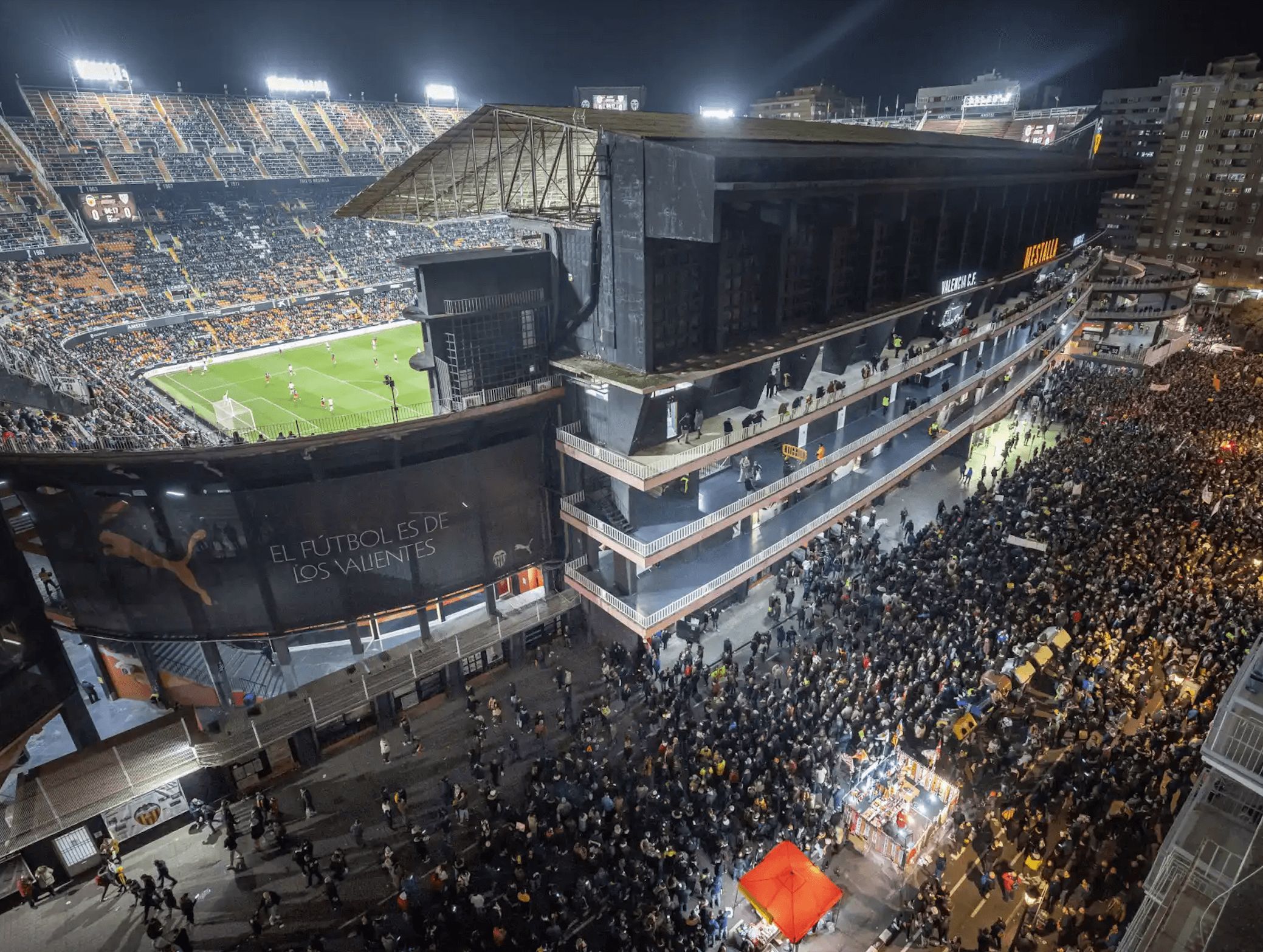  Mestalla vacío contra Peter Lim