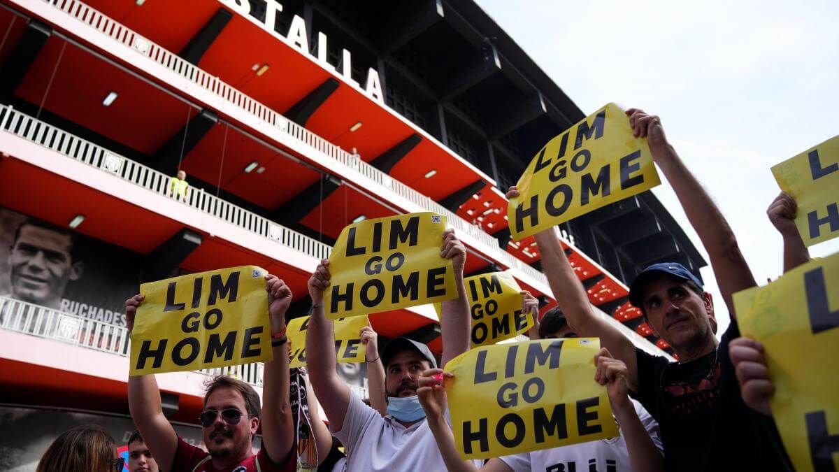  Mestalla vacío contra Peter Lim