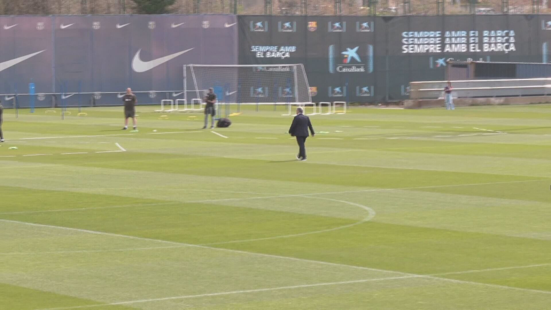  Joan Laporta durante el entrenamiento del Barça