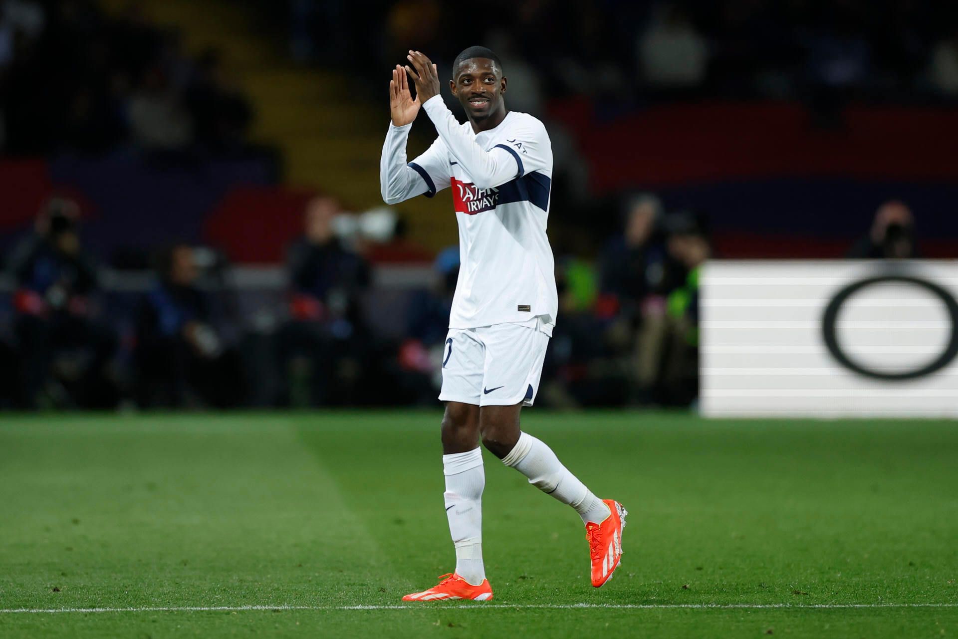  Dembele aplaude a la afición desplaza del PSG