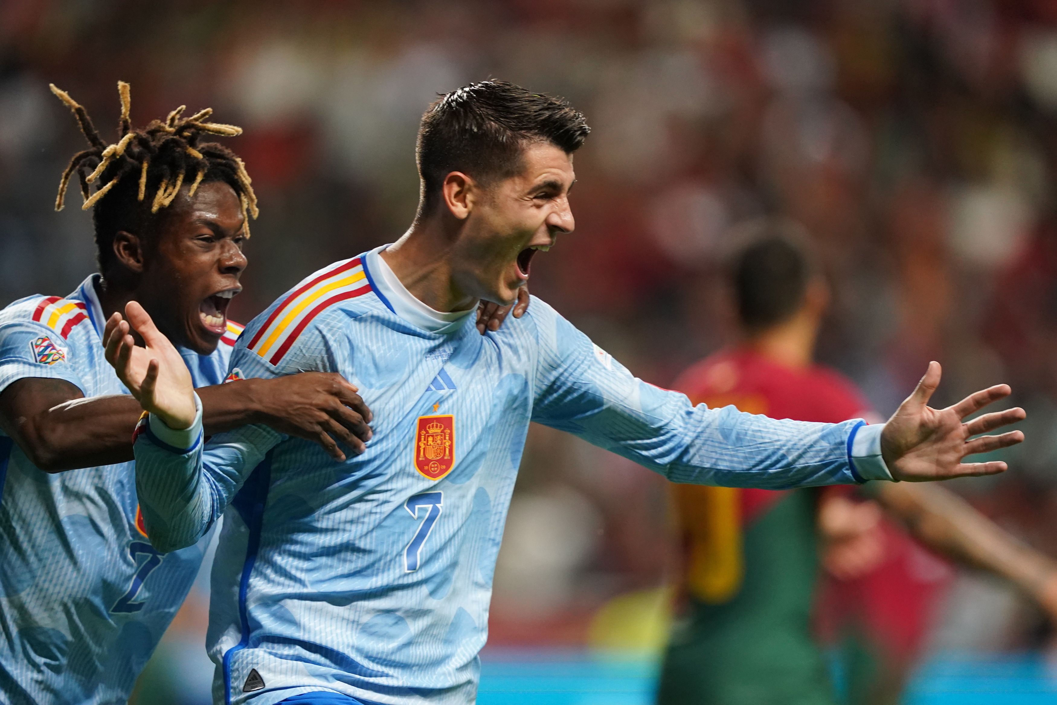 Morata y Nico Williams celebran el gol ante Portugal con España.