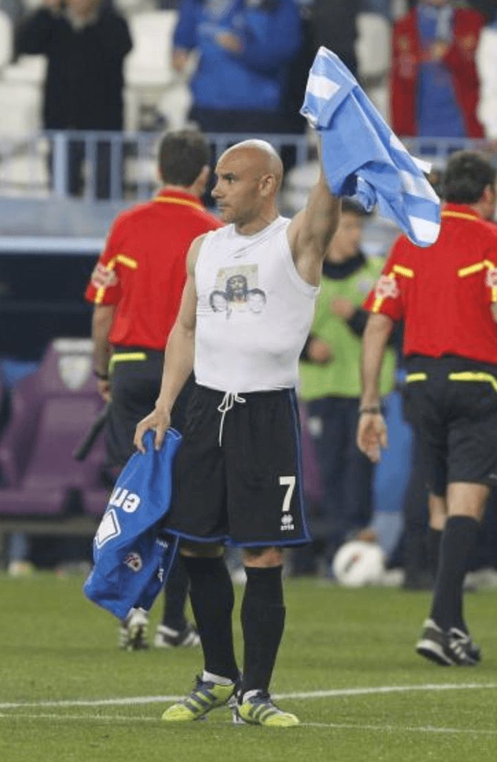  Jugó en La Rosaleda con el Rayo Vallecano y seguía llevando al Cautivo en el pecho.