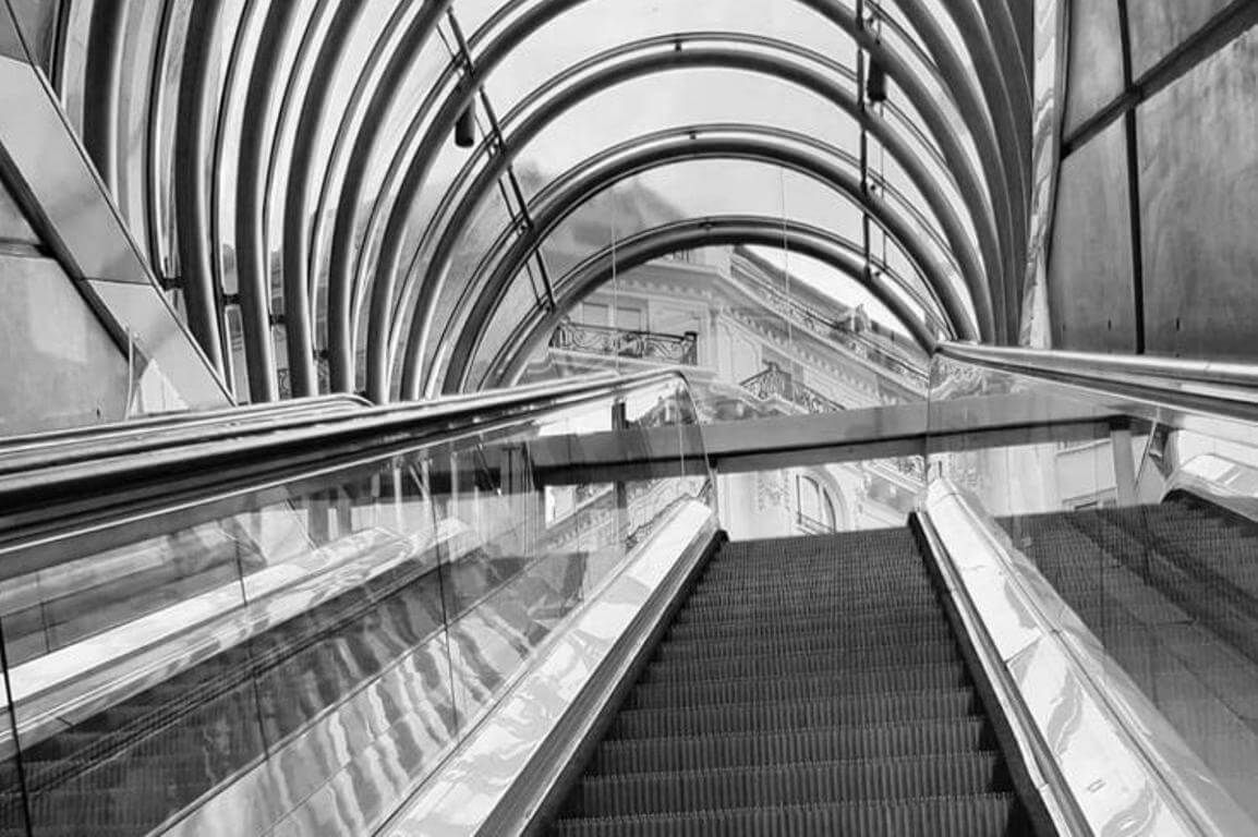  La estación de Metro de Moyua ya no está engalanada con motivos del Athletic Club.