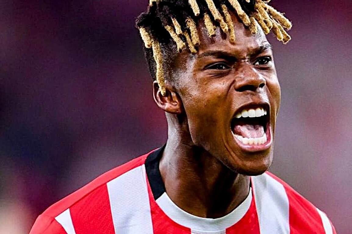  Gesto de garra de Nico Williams, que va a debutar esta temporada en la UEFA Champions League.