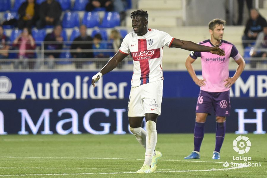 Obeng, durante un partido con el Huesca la pasada temporada.