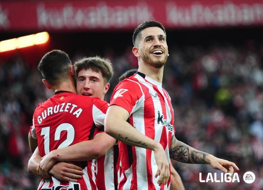 Oihan Sancet celebra el gol del Athletic Club al Deportivo Alavés en el derbi vasco de San Mamés.