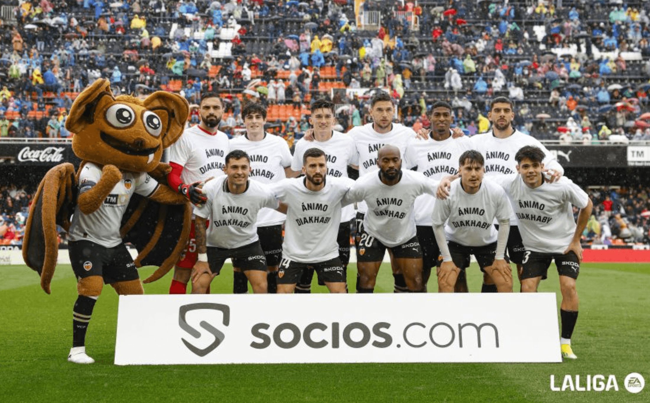 Once titular del Valencia CF en recuerdo a Diakhaby