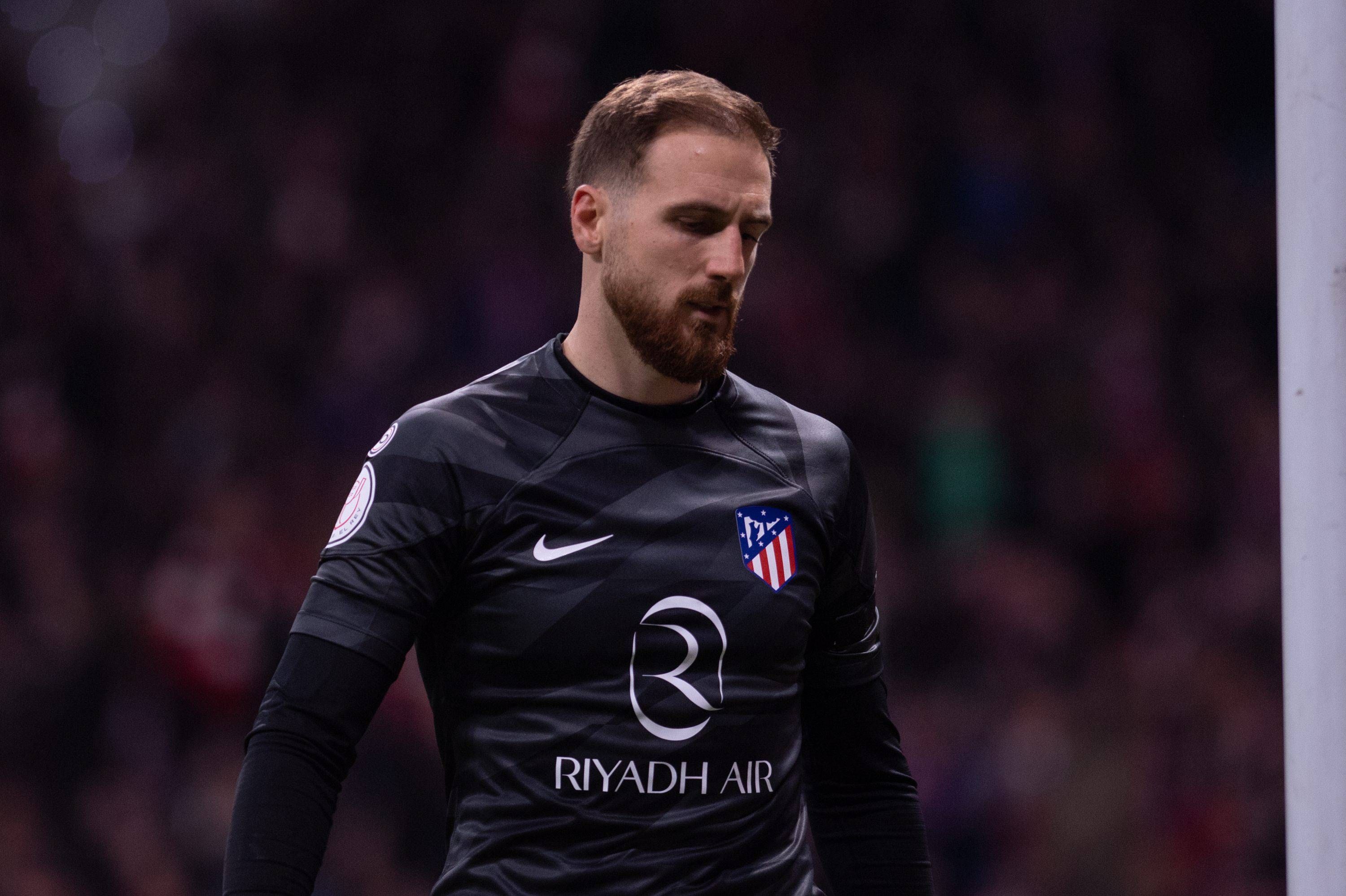  Jan Oblak, cabizbajo tras meterse en propia en el derbi.