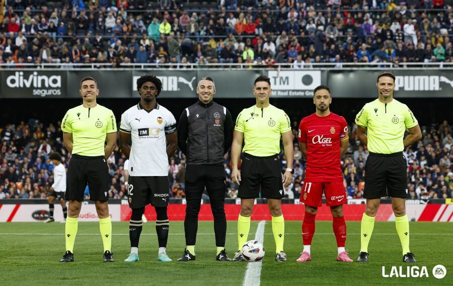  Ortiz Arias, antes del inicio del partido.
