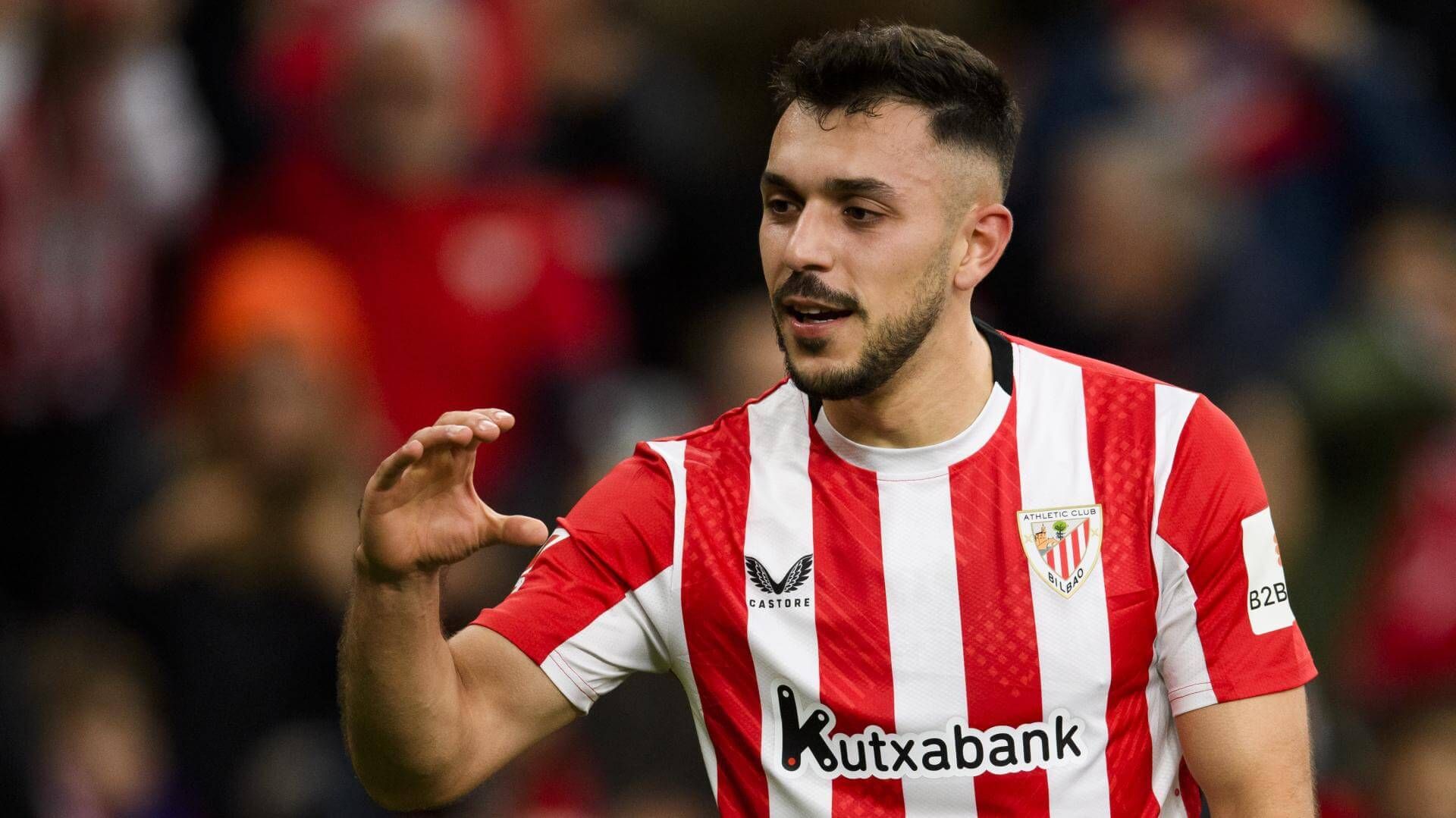  Dedicatoria de Aitor Paredes ante el Villarreal en San Mamés.