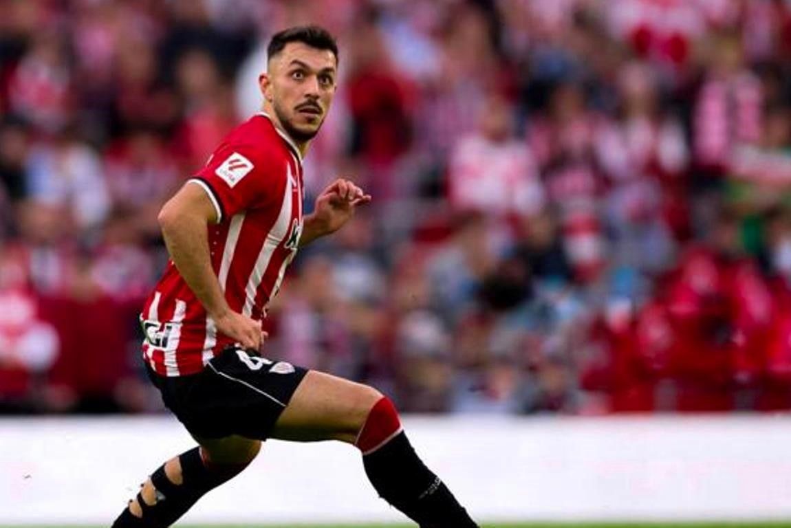 Jugada del central vizcaíno Aitor Paredes.