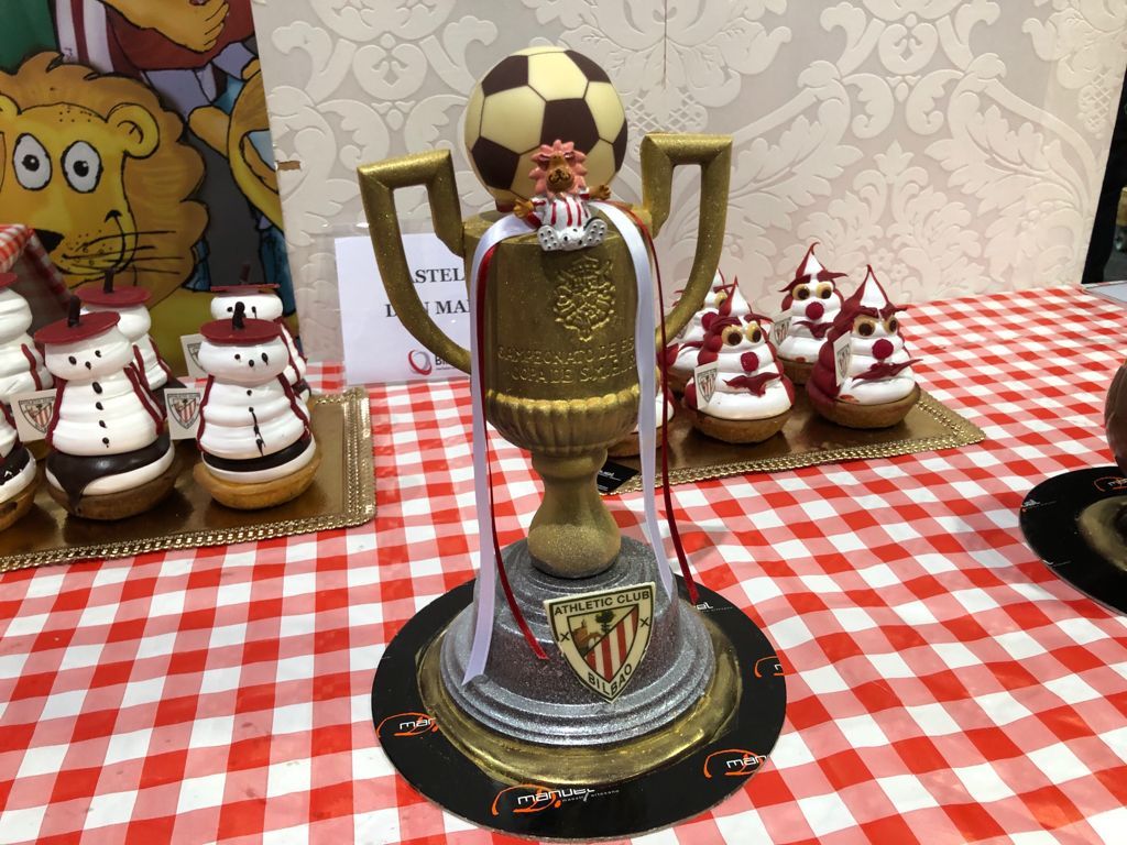 Copa del rey de chocolate preparada para las finales del Athletic.