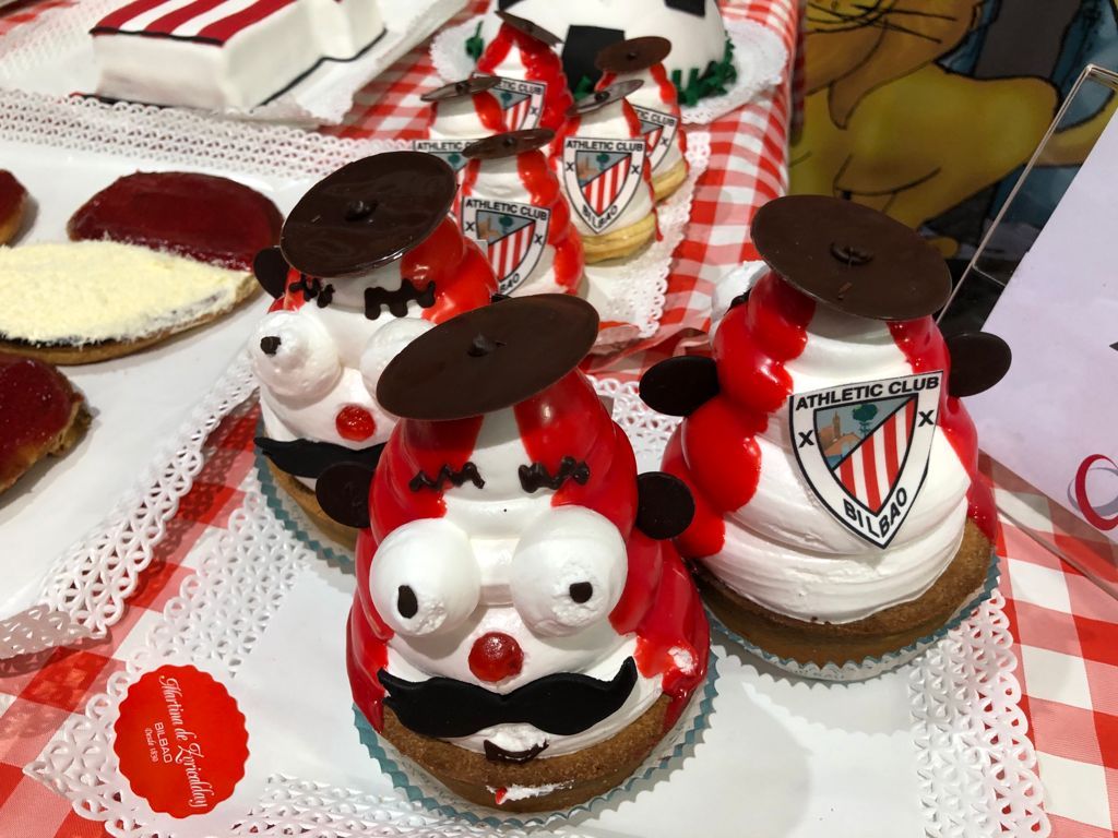 Todo tipo de pasteles en Bilbao para animar al Athletic Club.