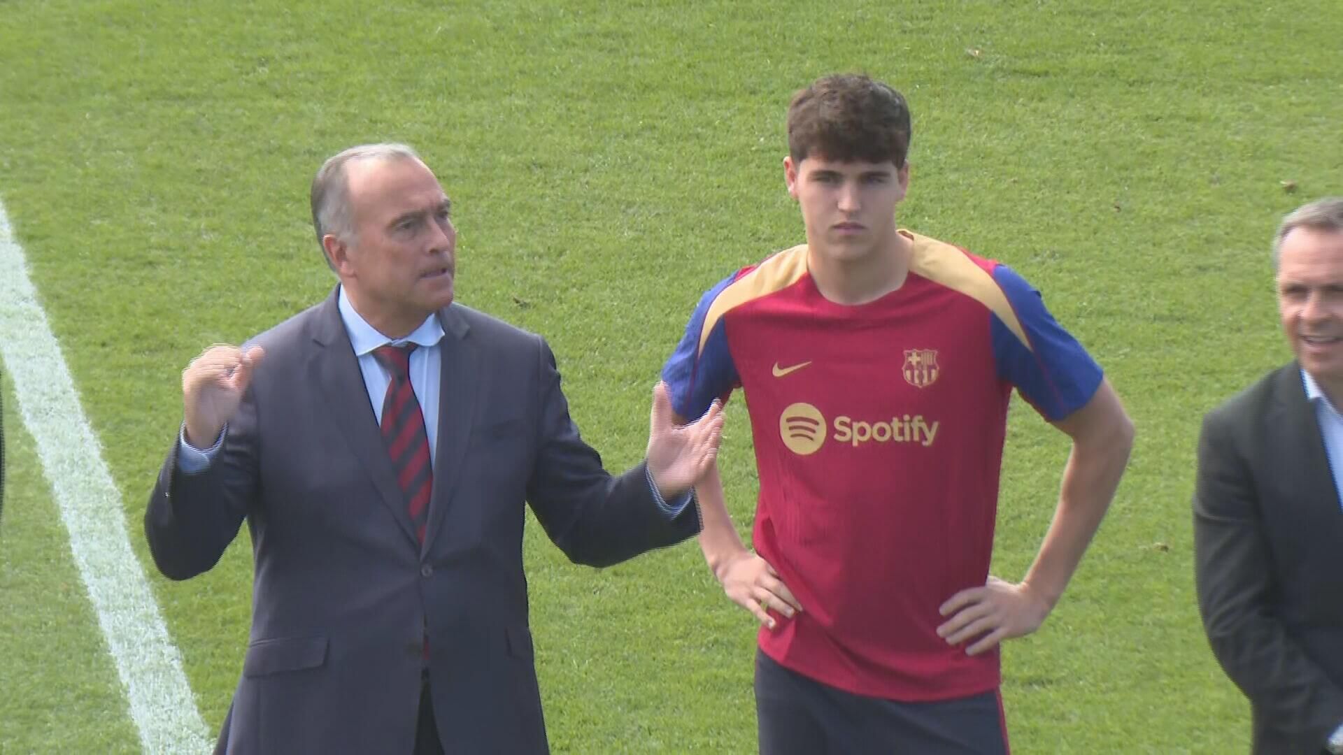  Rafa Yuste y Pau Cubarsí, en un acto del FC Barcelona.