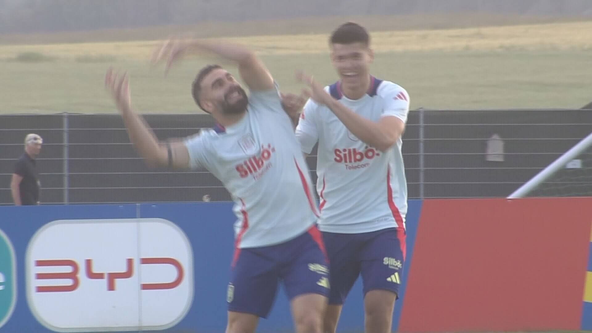  Dani Carvajal y Álvaro Morata en el entrenamiento de la Selección Española