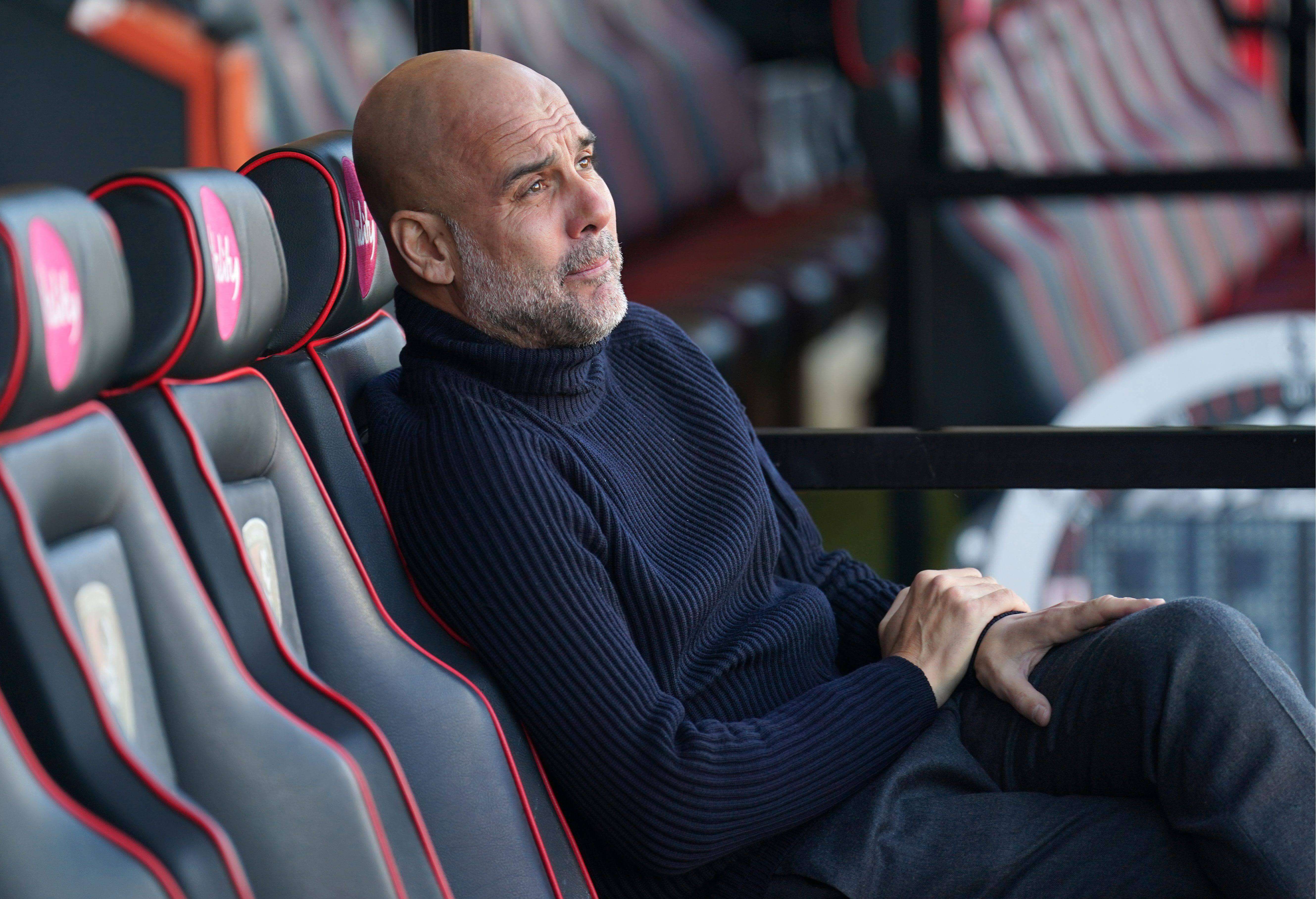  Pep Guardiola en el banquillo del Bournemouth.