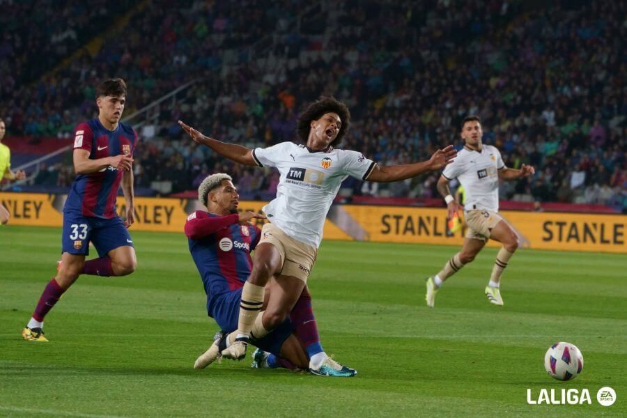 Peter Federico, ante el FC Barcelona.