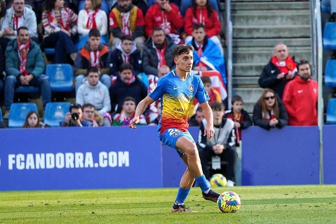  Alex Petxarroman juega en el FC Andorra en la actualidad.